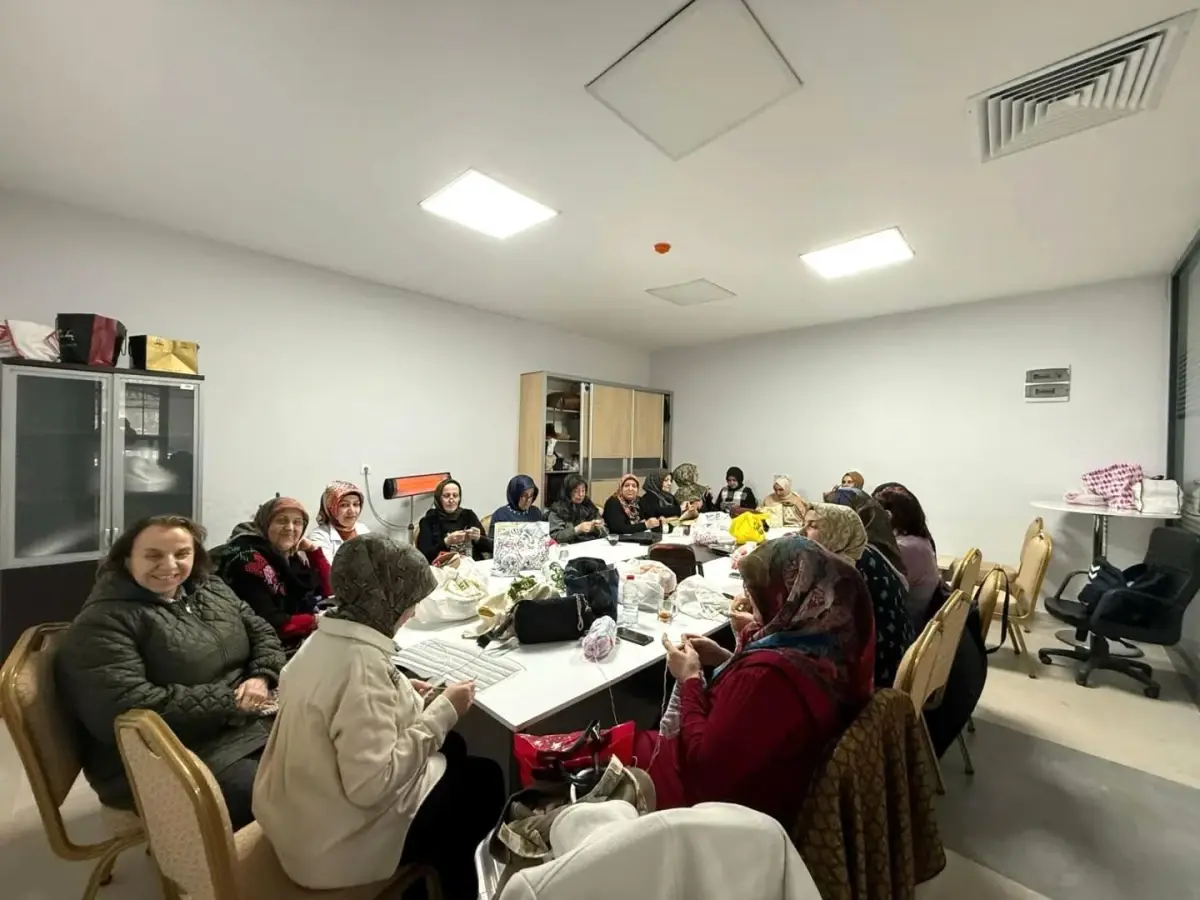 Yeşilyurt Belediyesi'nden Kışın Kadınlara Özel El Sanatları Atölyeleri