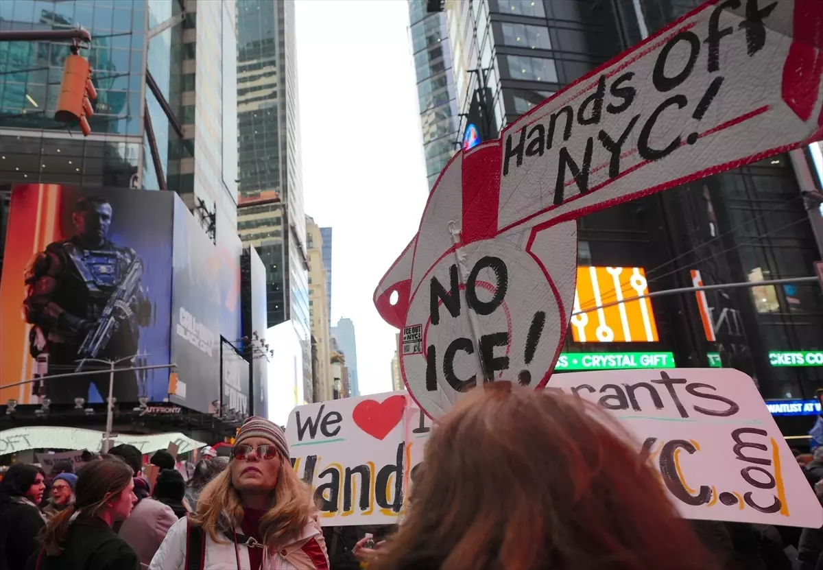 New York'ta Binlerce Göçmen Hakları Savunucusu ICE'e Karşı Sokak Protestosu Düzenledi