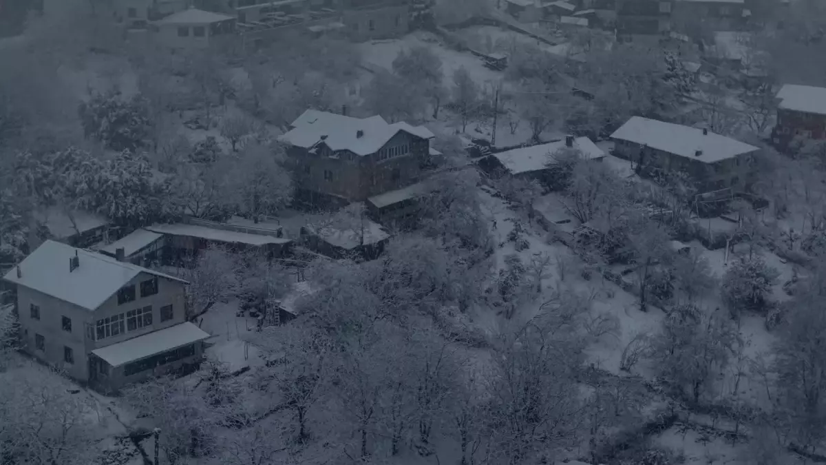 İstanbul’da Beykoz ve Başakşehir’i Kaplayan Bembeyaz Kar Manzarası