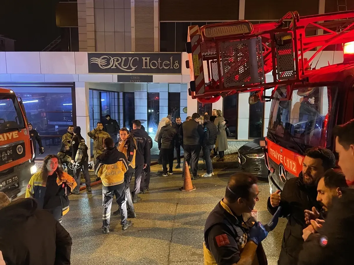 Bursa Nilüfer'de Otelde Çıkan Yangın 8 Kişiyi Hastaneye Kaptı