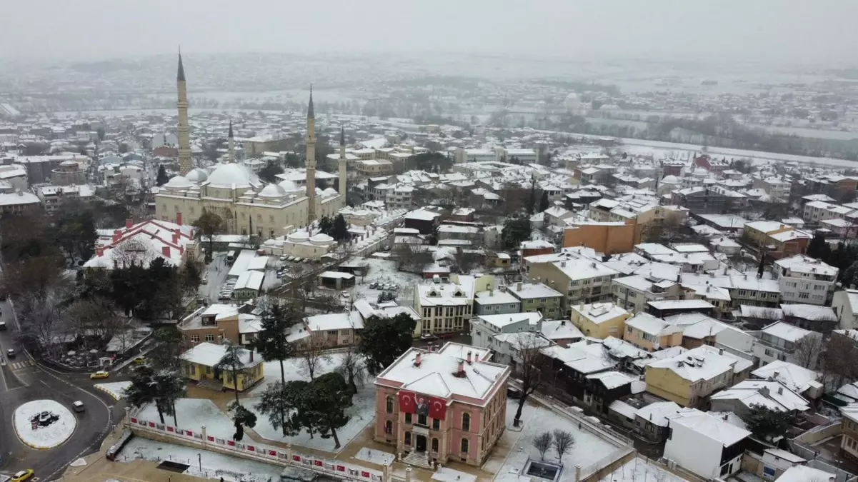 Edirne Karla Bembeyaz Görünüm Aldı, Uzunköprü Okulları Tatil Edildi