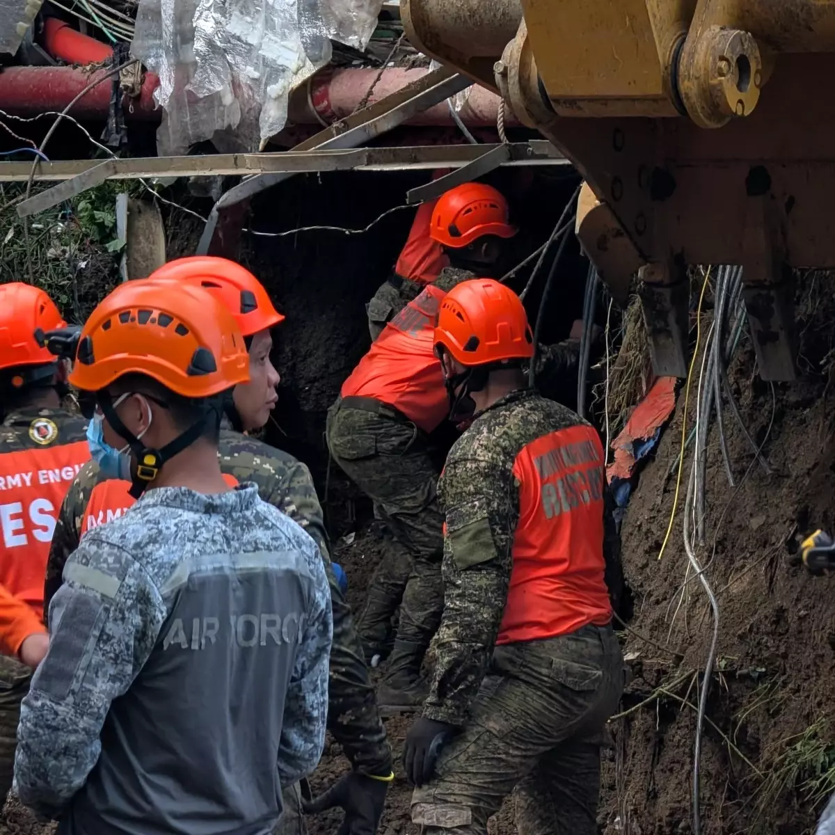 Cebu’da Çöp Sahası Çöküşü: 8 Ölü, 28 Kayıp
