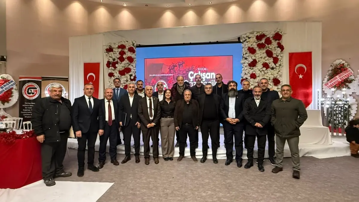 Mehmet Halis Nayıfoğlu Şanlıurfa’da Yılın Gazetecilik Ödülünü Aldı