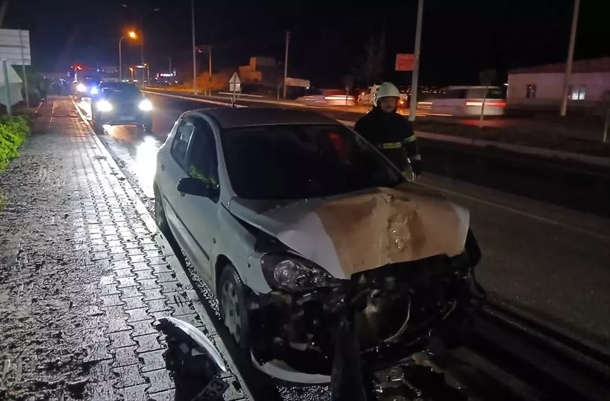 Hatay'ın Kırıkhan İlçesinde Trafik Çarpışması: 6 Yaralı