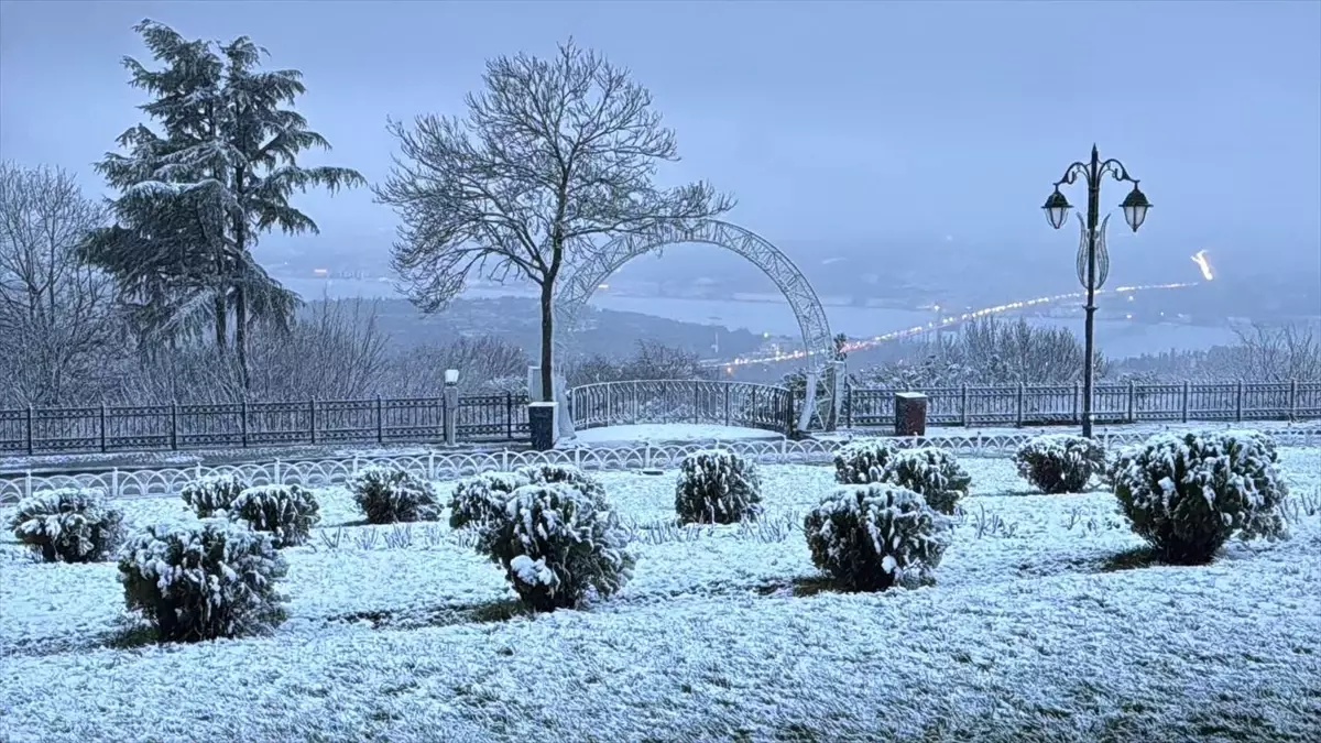 İstanbul’da Kar Yağışı Şiddetini Artırdı: Sürücüler Dikkat!