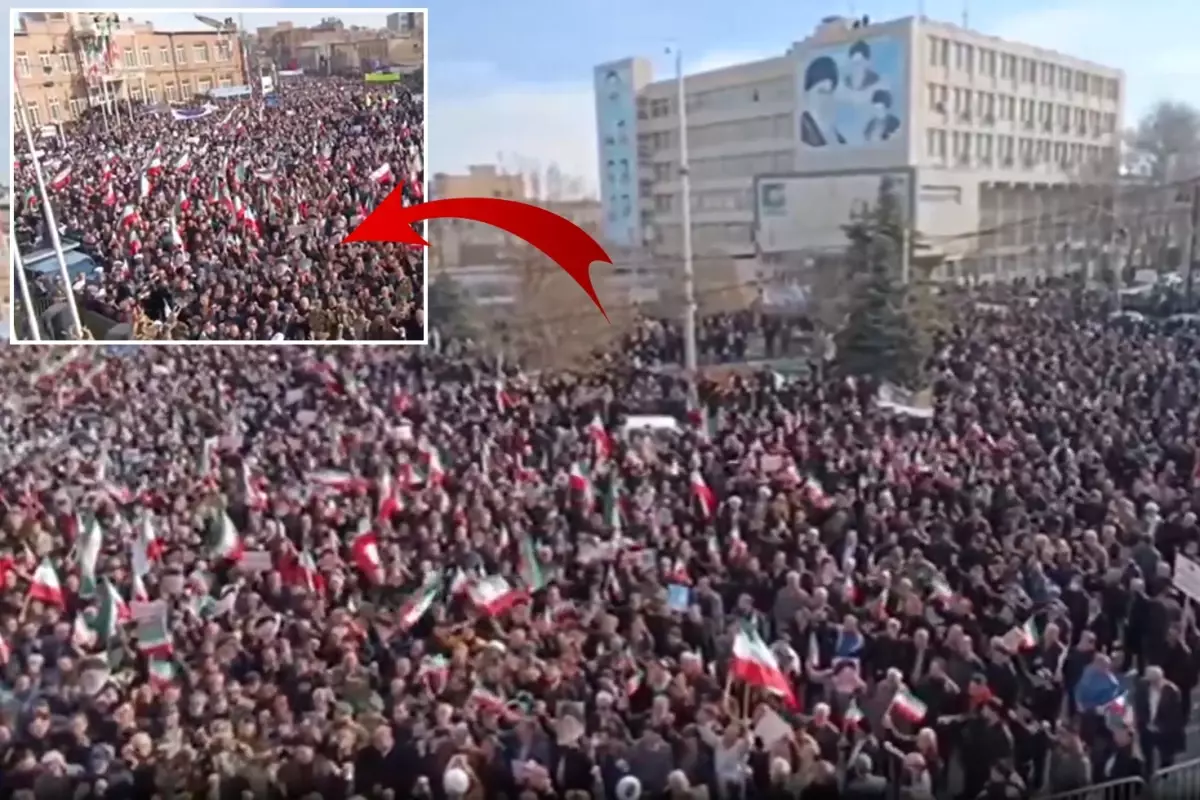 İran’da Protestocular ve Rejim Destekçileri Sokaklarda Çarpışma Tehditi