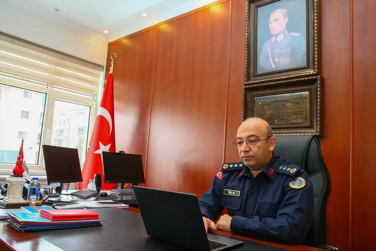 Uşak Jandarma Komutanı Kılıç, AA Fotoğraf Yarışmasında Oy Kullanarak Destek Verdi