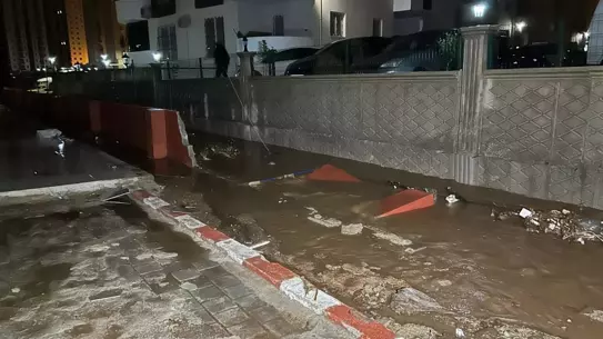 İstinat duvarı yıkılmış site