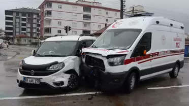 Aksaray’da Ambulans ve Ticari Araç Çarpıştı: 8 Kişi Yaralandı