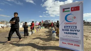 Yardım malzemeleri paketleniyor