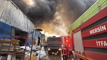 Yangın sonrası Mersin'deki geri dönüşüm fabrikasının görünümü