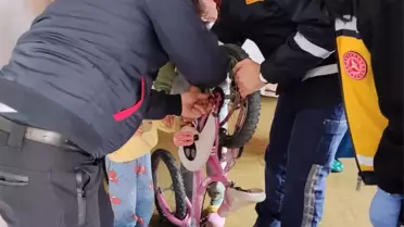 Alaca’da 5 Yaşındaki Kızın Parmak Kazası: İtfaiye Hızlı Müdahale Etti