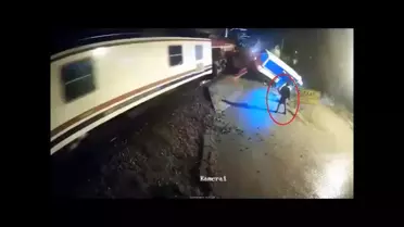 Kırıkkale'de Demiryolu Kazası: Tren Minibüse Çarptı, Sürücü Zorlu Anlarda Hayatını Kurtardı