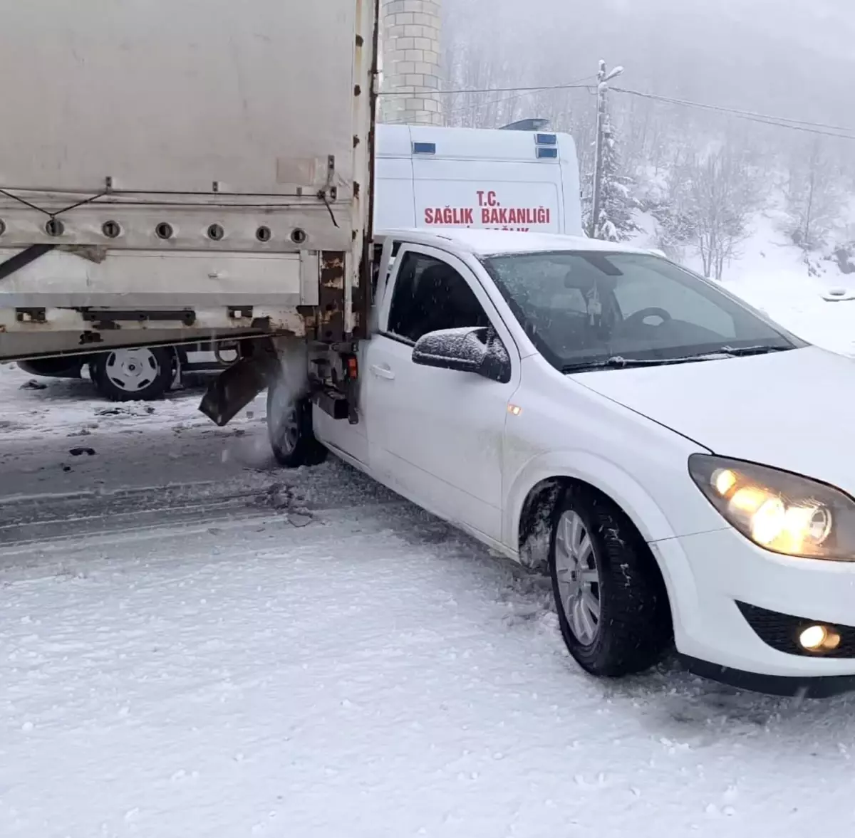 Bingöl'de Kar ve Buzlanma Nedeniyle Trafik Kazası: 1 Yaralı