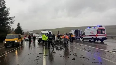 Adıyaman’da Yolcu Otobüsü ve Otomobil Çarpışması: 3 Hayatını Kaybetti
