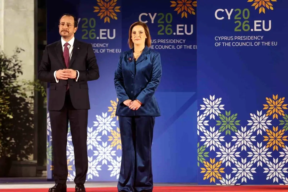 GKRY Liderinin Eşi Philippa Karsera, Sosyal Medya Baskısı Sonrası Görevinden Ayrıldı