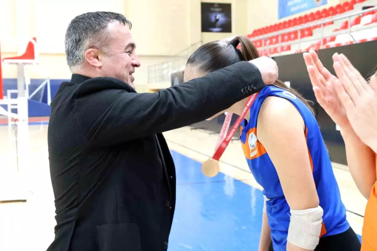 Bilecik’te Genç A Kız‑Erkek Voleybol Grup Müsabakaları 3 Günlük Heyecanla Tamamlandı