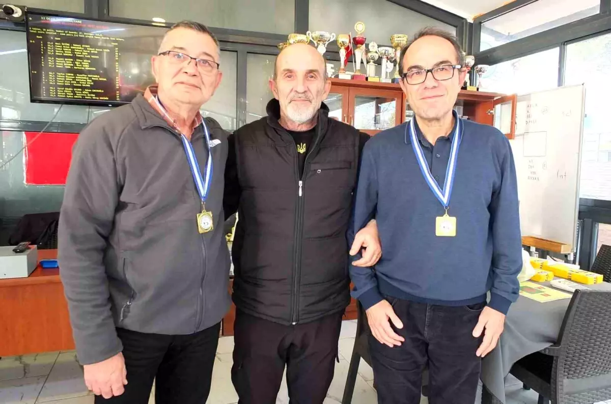 Burhaniye'de Briç Simultane Turnuvası Coşku ve Rekabetle Devam Ediyor