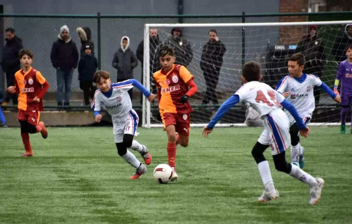 Balıkesir'de Genç Yetenekler Parladı: U‑11 Futbol Şenliği Renkli Anlara Sahne Oldu