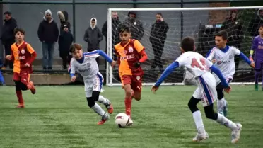 U-11 Futbol Şenliği maçlarından bir anlık görüntü