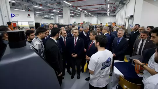 Sanayi ve Teknoloji Bakanı Kacır, ETP Merkezinde Öğrenci Projelerini İnceliyor
