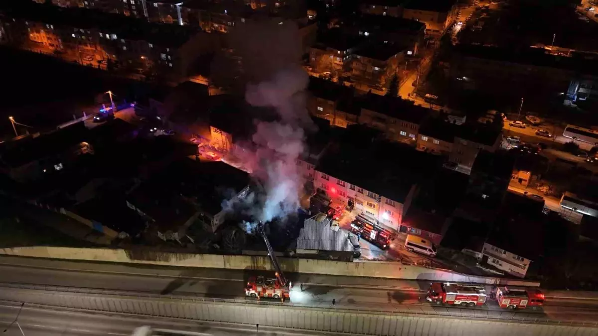 Eskişehir'de Ahşap Depoda Çıkan Yangın Kontrol Altına Alındı