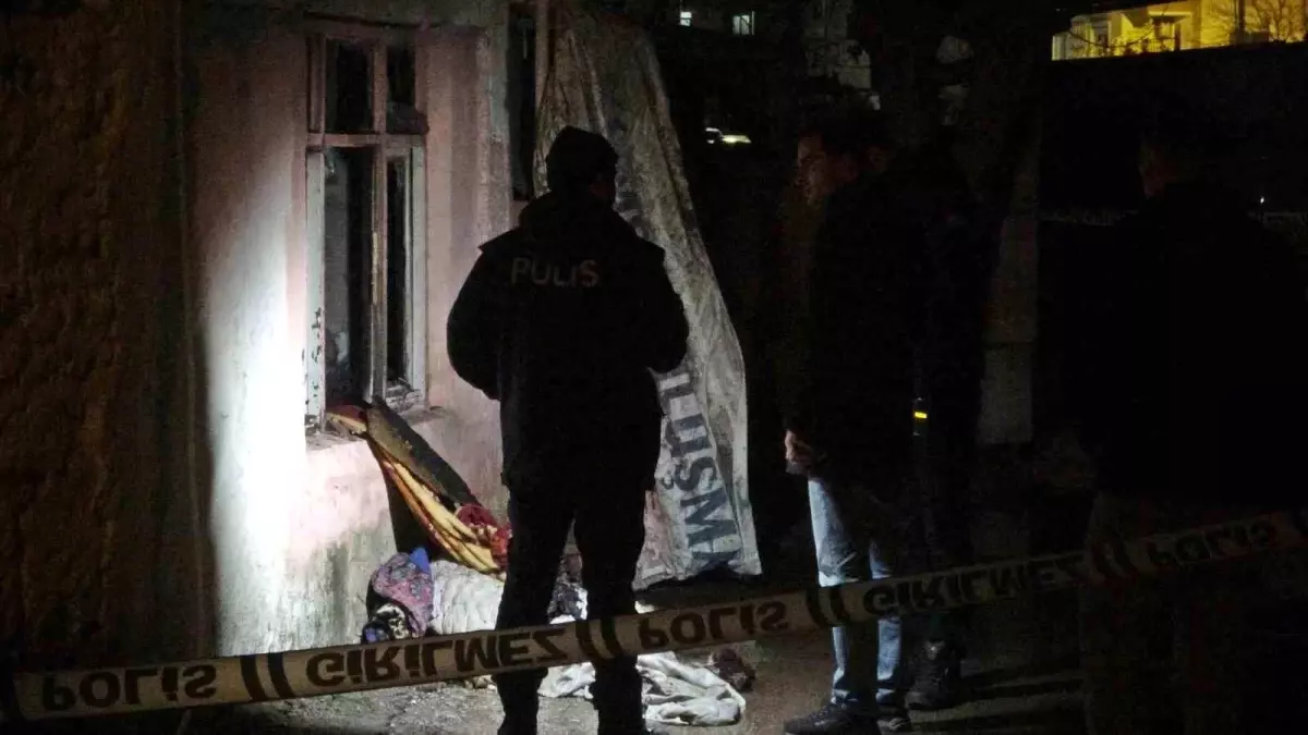 Antalya’da Gecekondu Yangını: 1 Kişi Hayatını Kaybetti, Bir Diğeri Hastaneye Kaldırıldı