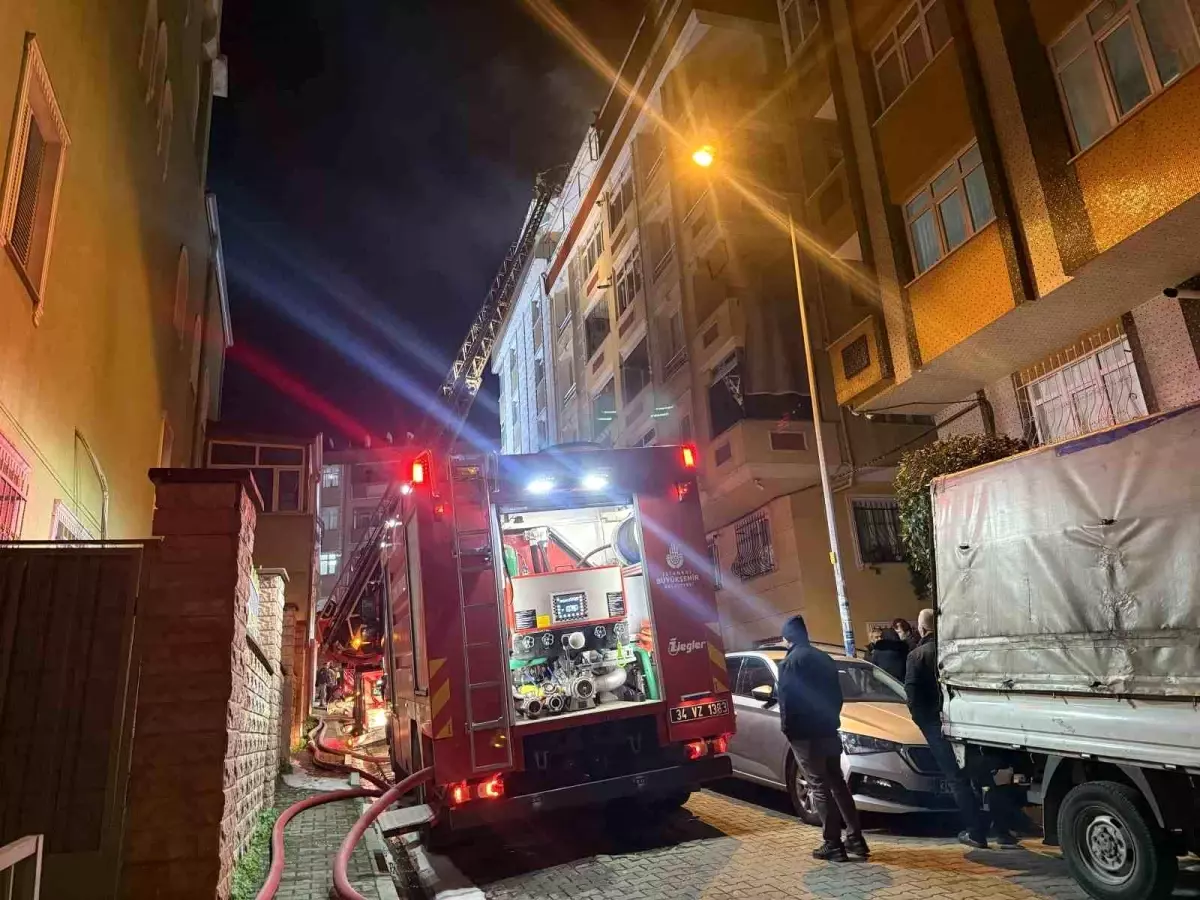 Bahçelievler'de Çatı Yangını Hızla Kontrol Altına Alındı