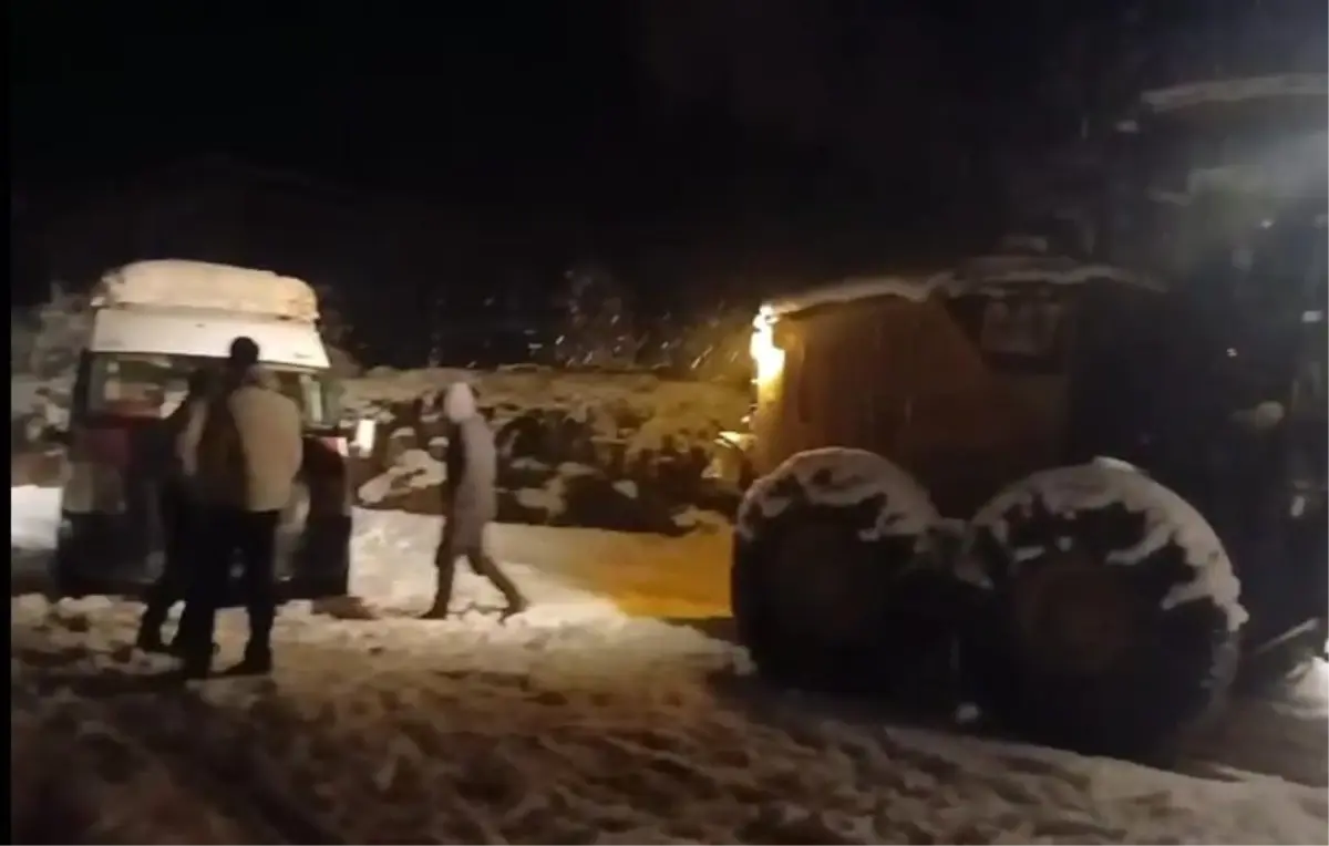 Batman’ın Sason İlçesinde Kar Fırtınası Nedeniyle Mahsur Kalan 10 Kişi Güvenli Bölgeye Çıkarıldı