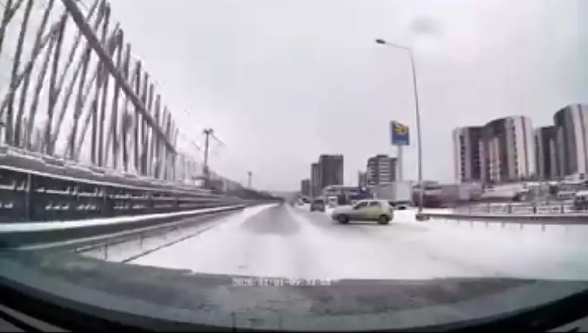 Bursa’da Şiddetli Kar ve Buzlanma Trafik Kazalarını Artırdı