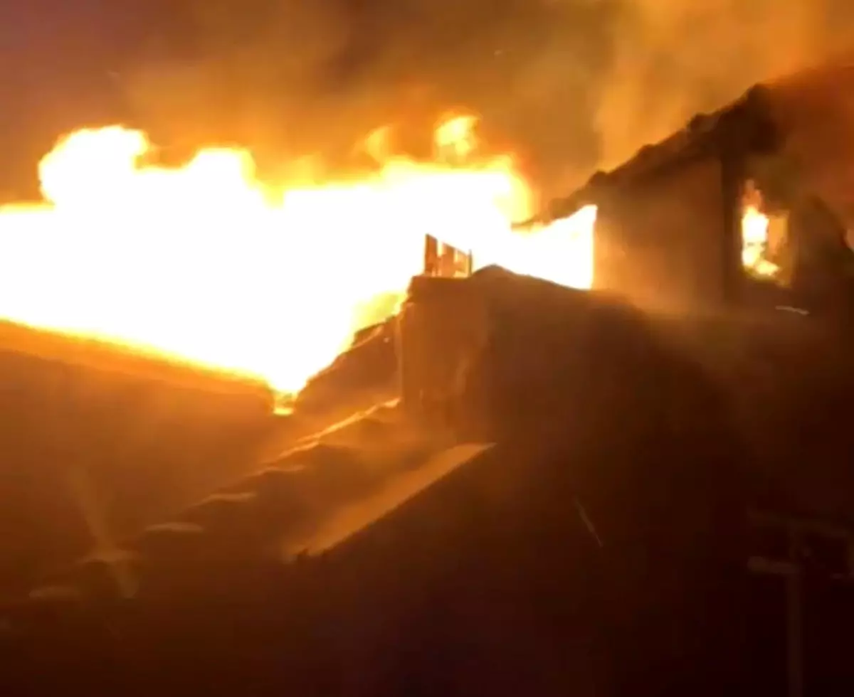 Hodul Köyü'nde Çatı Yangını Büyük Maddi Zarar Yarattı