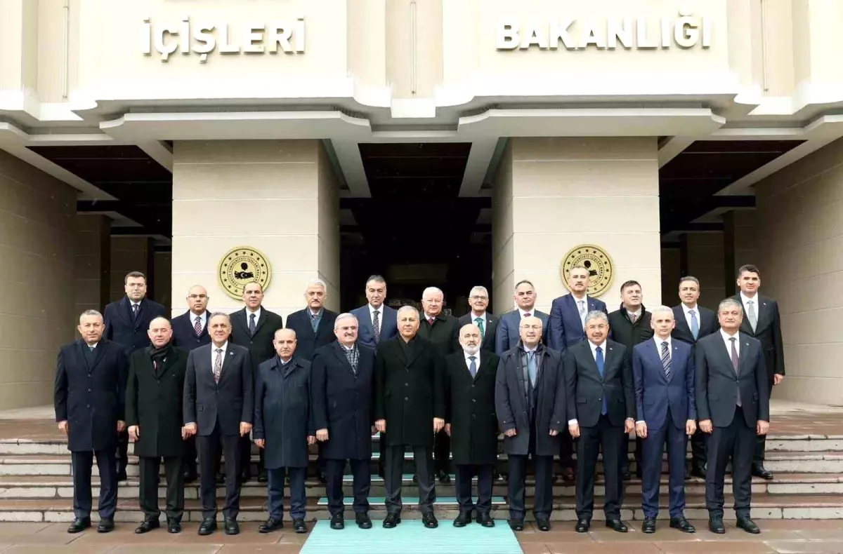 İçişleri Bakanı Yerlikaya, Yeni Atanan Valilerle Güven ve Huzur Üzerine Görüşmeler Gerçekleştirdi