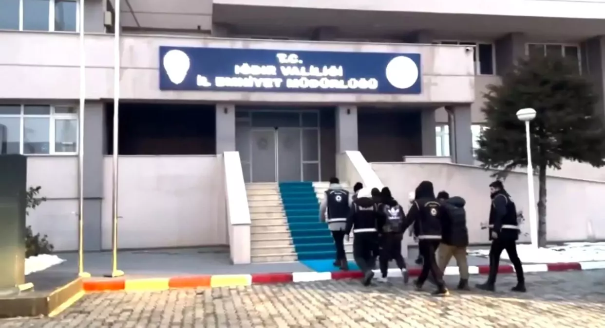 İğdır’da 5 Düzensiz Göçmen Yakalandı, Sürücü Tutuklandı