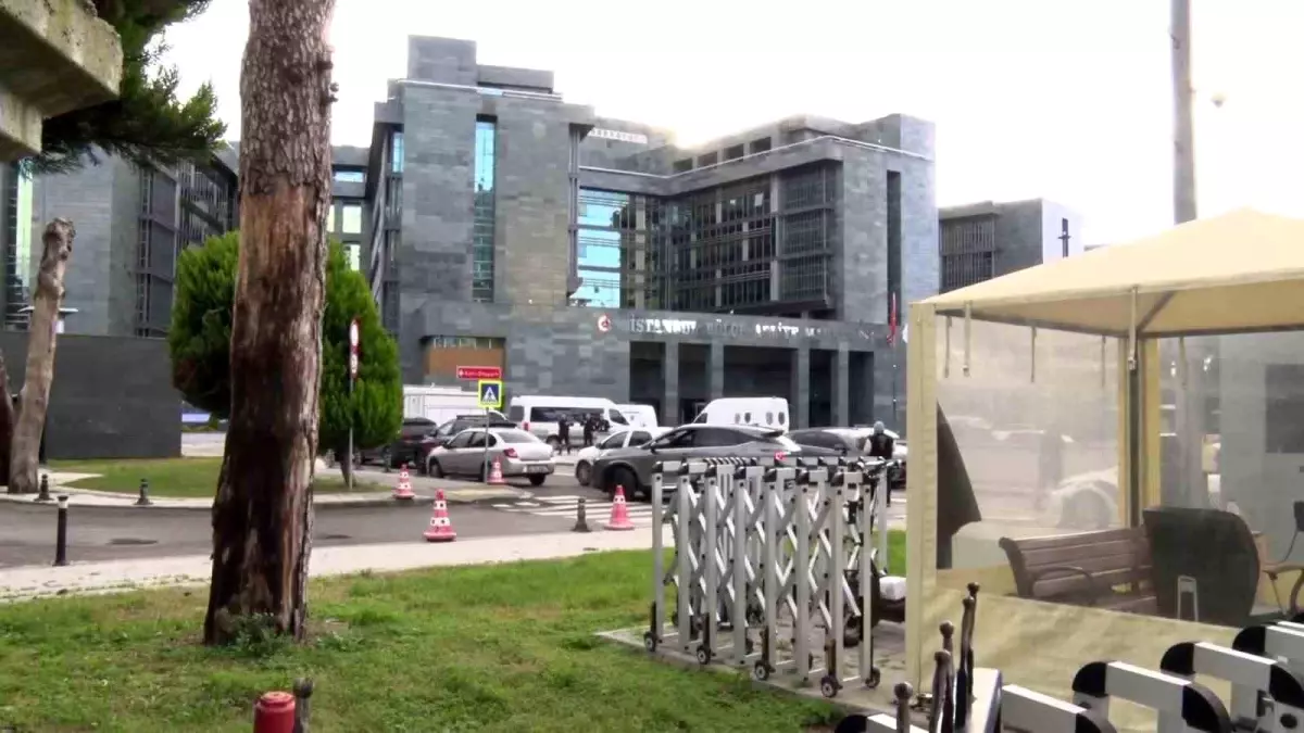 Kartal Adliye Mahkemesi'nde Savcı, Hakimi Silahla Saldırdı