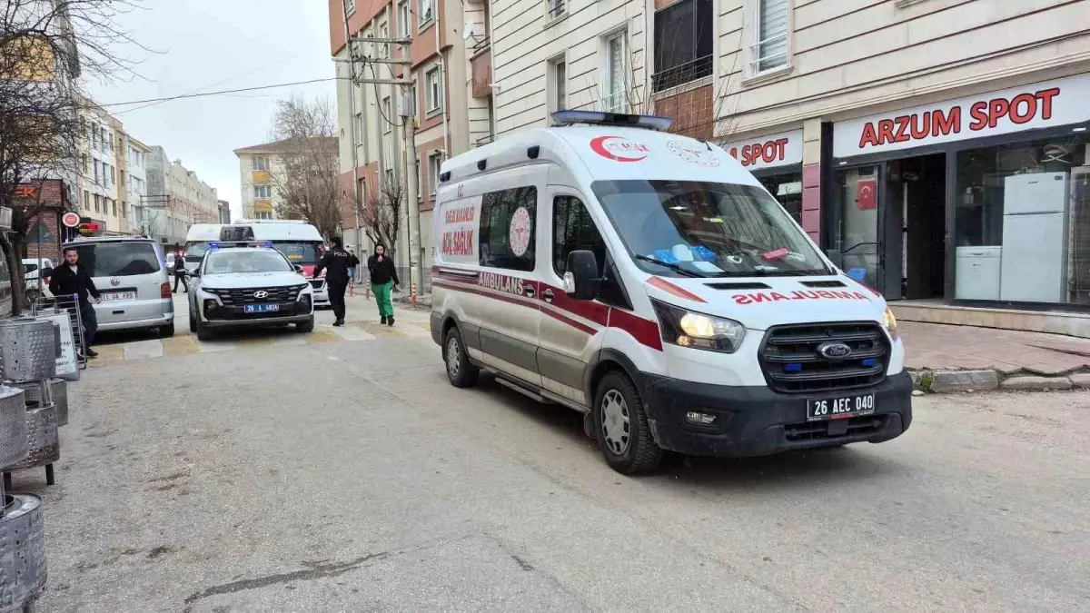 Eskişehir'de Üvey Baba Şiddeti: Bıçakla Saldırı Sonrası Ağır Yaralı