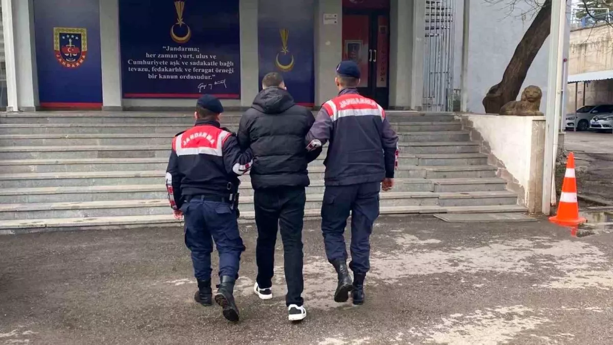 Kırıkkale Jandarması İki Eski Mahkum'u Yakalar ve Cezaevine Gönderir