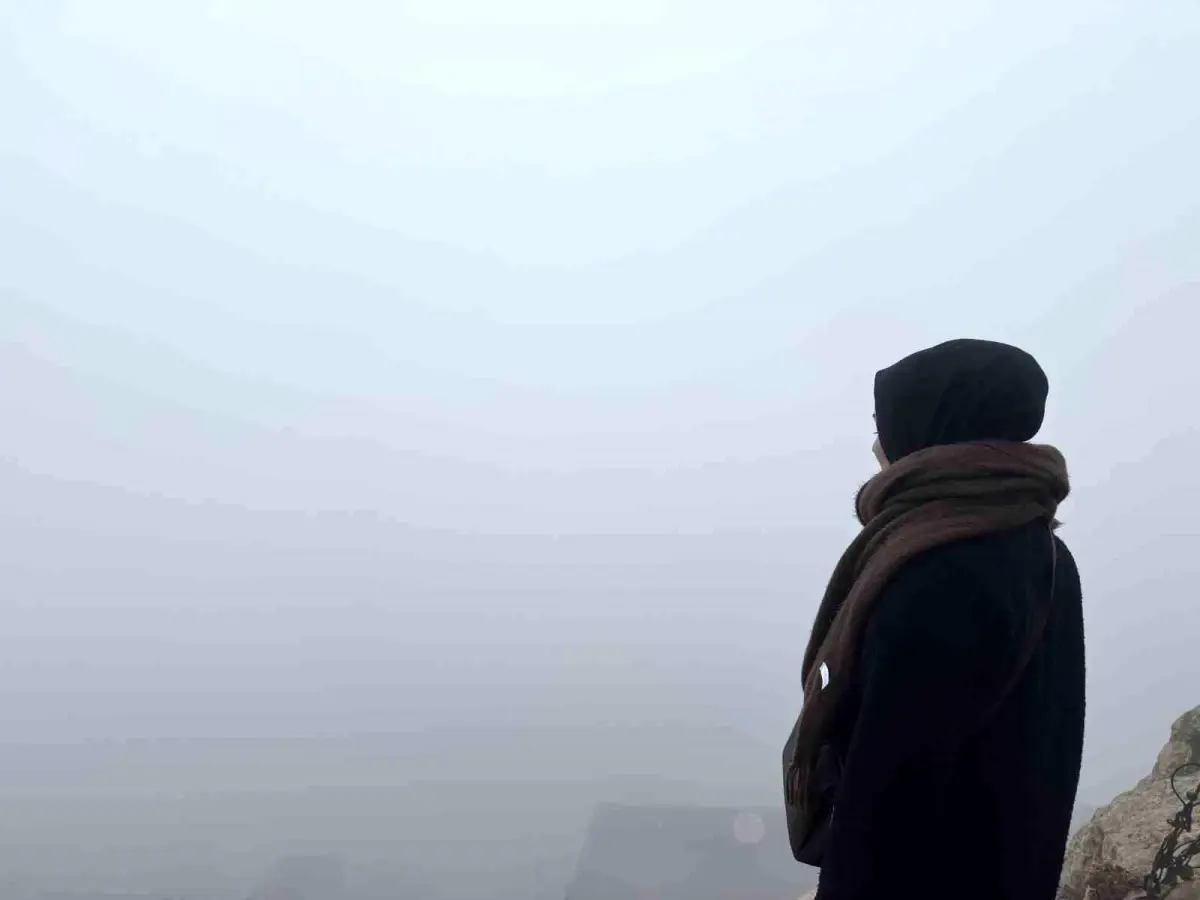 Mardin'de Yoğun Yağmur ve Sis Trafiği Zorlaştırdı: Sürücüler ve Yayalar Dikkat!