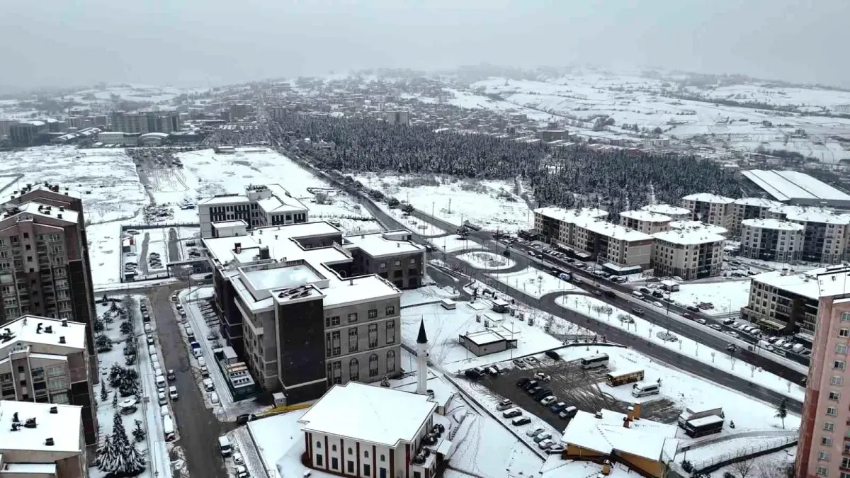 Samsun’da Karla Mücadele Hız Kesmedi: 379 Yol Açıldı, 14 Yolda Çalışmalar Devam Ediyor
