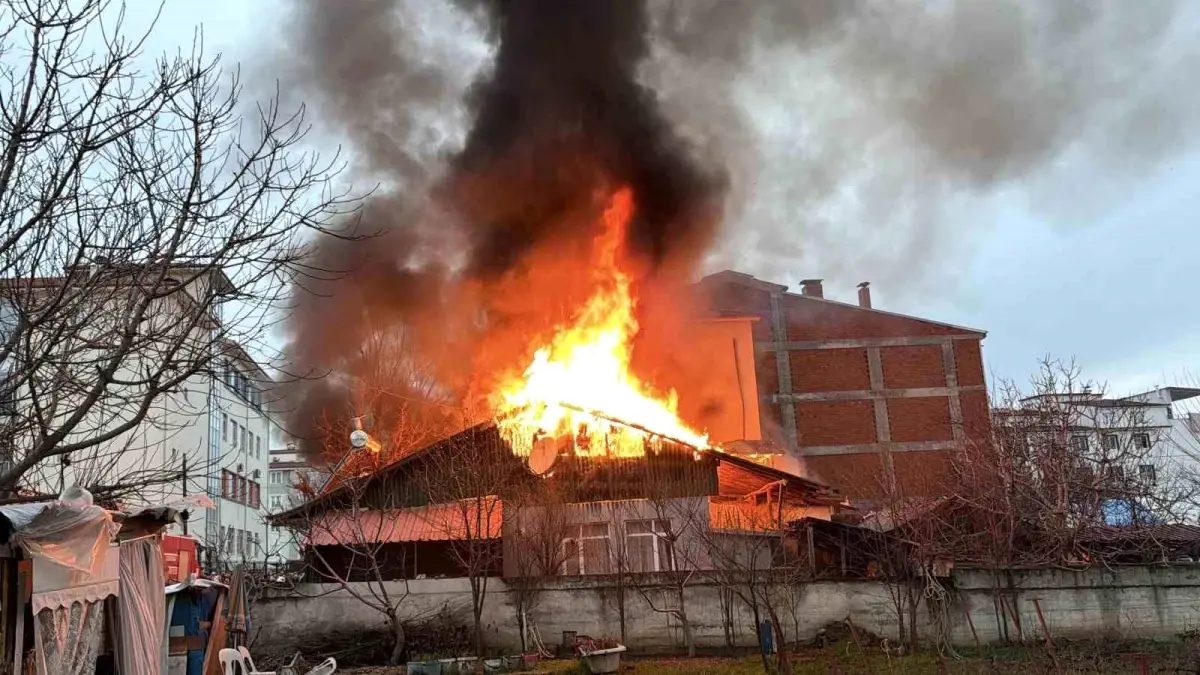 Tokat Erbaa’da Müstakil Evde Çıkan Yangına İtfaiye Müdahalesi