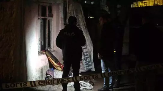 Antalya’da Gecekondu Yangını: 1 Kişi Hayatını Kaybetti, Bir Diğeri Hastaneye Kaldırıldı