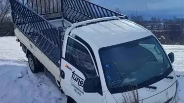 Kaza sonrası kamyonet tarlada