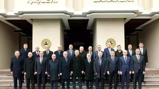 İçişleri Bakanı Yerlikaya toplantı anı