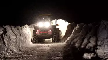 Acil müdahale ekipleri kar içinde