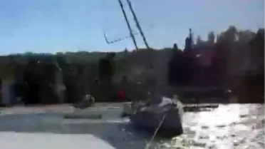 Bodrum’da Şiddetli Rüzgar Yelkenli Tekneyi Karaya Sürükledi, Feribot Seferleri Askıya Alındı