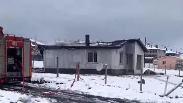 Yangın sonrası hasarlı evin görüntüsü