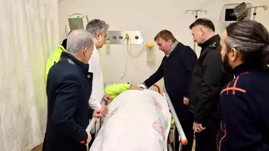 Erzincan Valisi Aydoğdu, Kazada Yaralanan Polis Memurlarını Hastanede Karşıladı