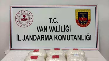 Ele geçirilen metamfetamin paketleri