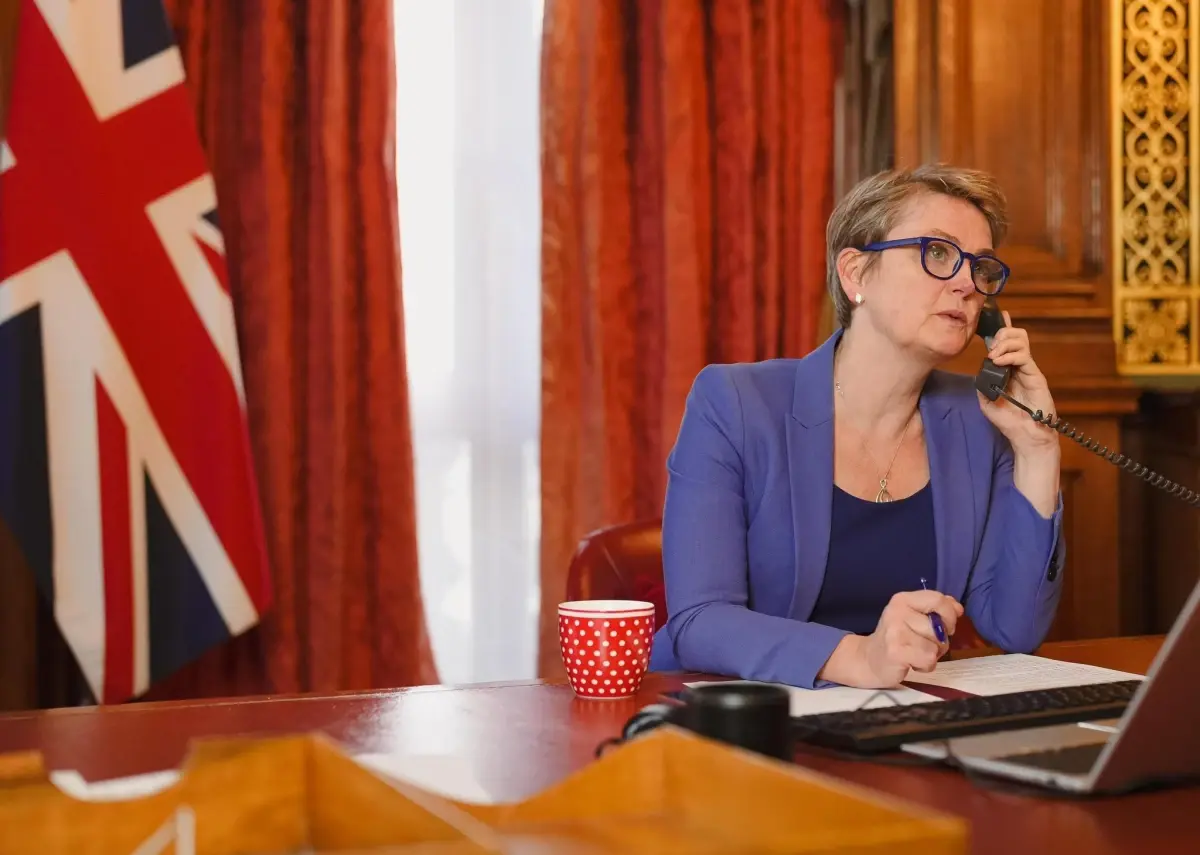 İran Dışişleri Bakanı Arakçi'den İngiltere'ye Keskin Uyarı