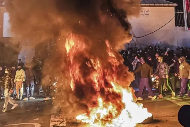 İran protestoları sırasında tutuklanan bir kişi