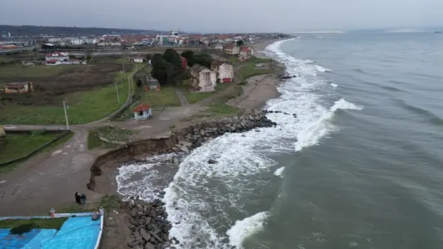 Kıyı hattındaki hasar görüntüsü